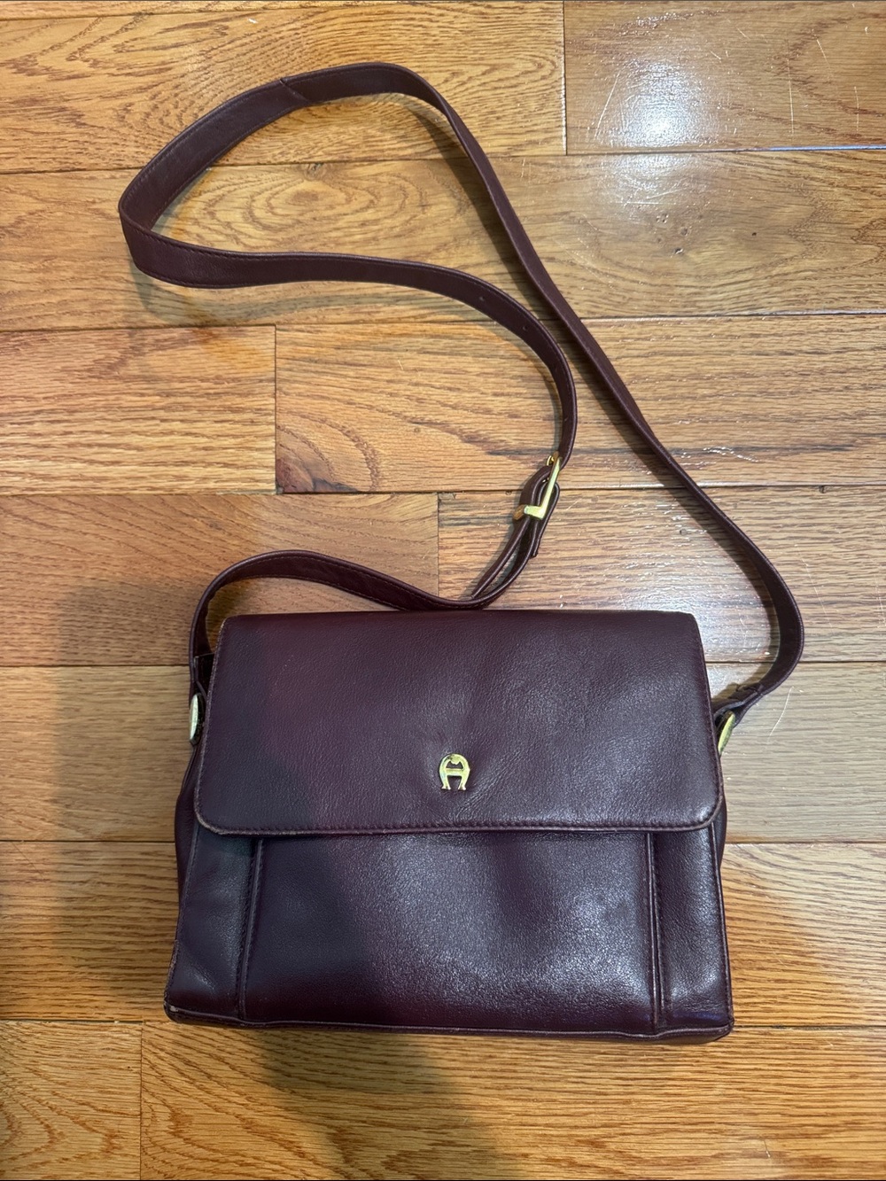 Vintage Etienne Aigner Women's Leather Bag in Burgundy with Gold Hardware